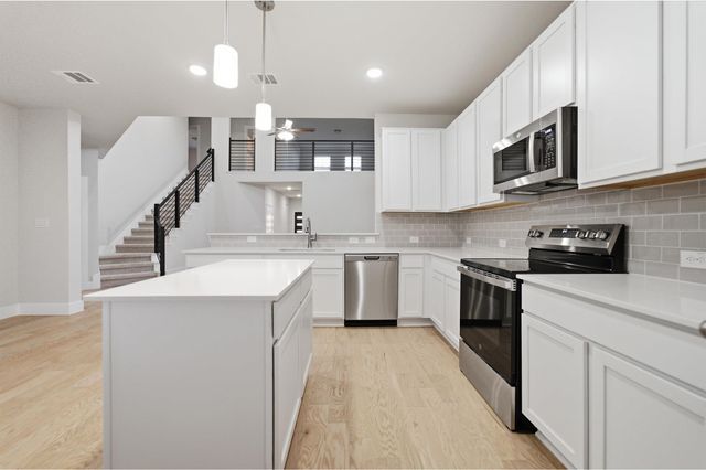 200 Quail Convey DR, Jarrell, TX 76537