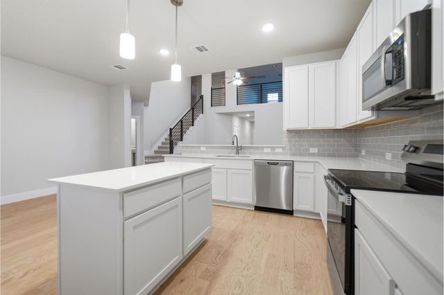 200 Quail Convey DR, Jarrell, TX 76537