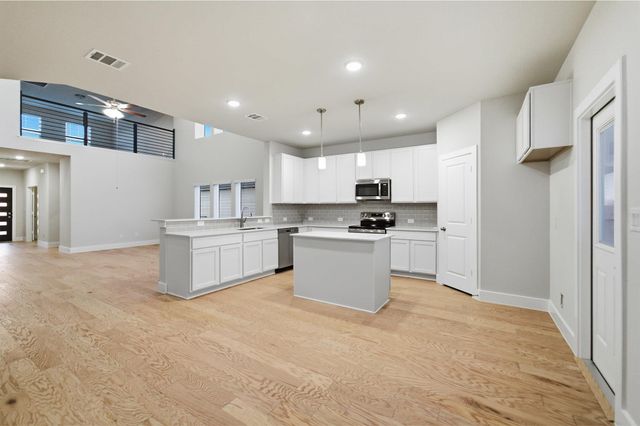 200 Quail Convey DR, Jarrell, TX 76537