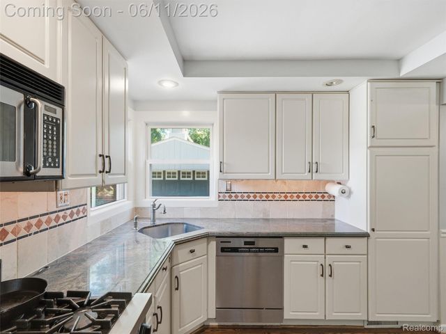 4133 Berkshire Road, Royal Oak, MI 48073