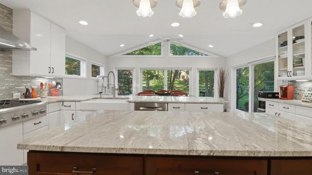 11057 POWDER HORN DR, Rockville, MD 20854