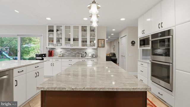11057 POWDER HORN DR, Rockville, MD 20854