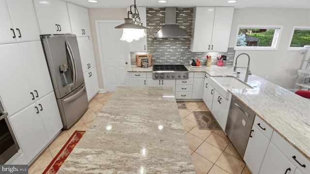 11057 POWDER HORN DR, Rockville, MD 20854