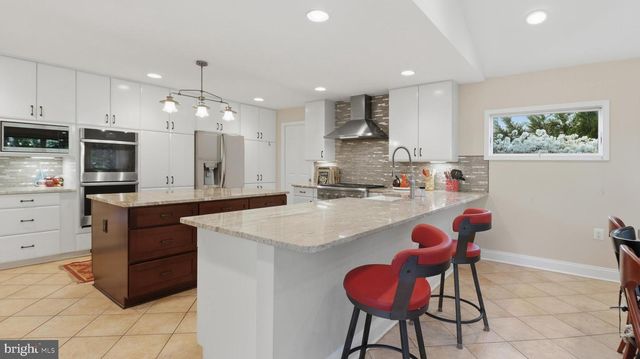11057 POWDER HORN DR, Rockville, MD 20854