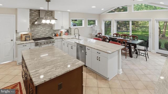 11057 POWDER HORN DR, Rockville, MD 20854