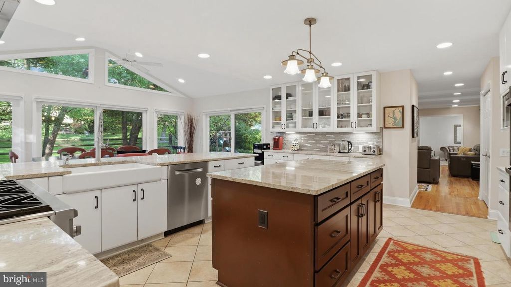 11057 POWDER HORN DR, Rockville, MD 20854