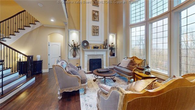 8004 Southridge Way, Hurricane, WV 25526