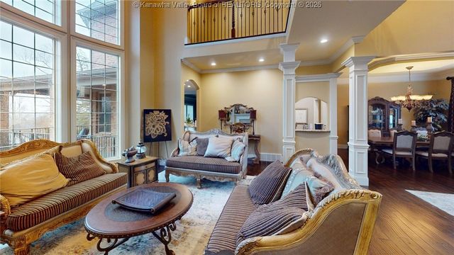 8004 Southridge Way, Hurricane, WV 25526