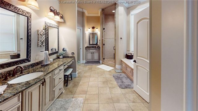 8004 Southridge Way, Hurricane, WV 25526