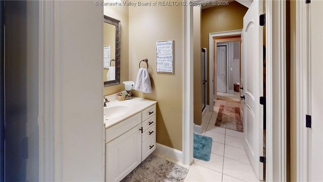 8004 Southridge Way, Hurricane, WV 25526