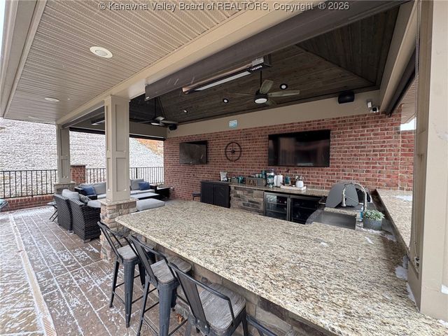 8004 Southridge Way, Hurricane, WV 25526