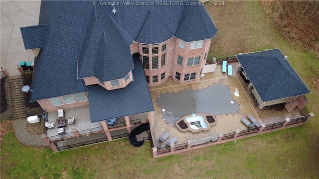 8004 Southridge Way, Hurricane, WV 25526