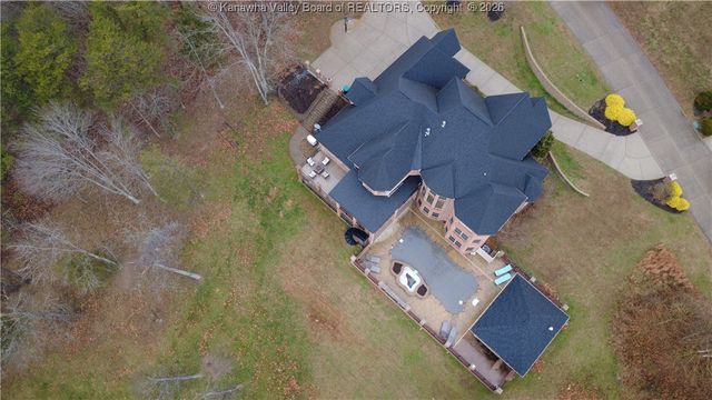 8004 Southridge Way, Hurricane, WV 25526