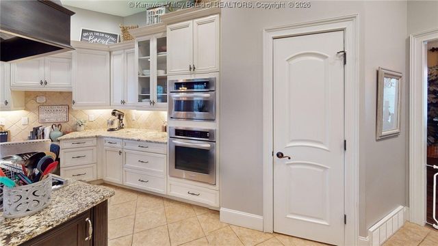 8004 Southridge Way, Hurricane, WV 25526