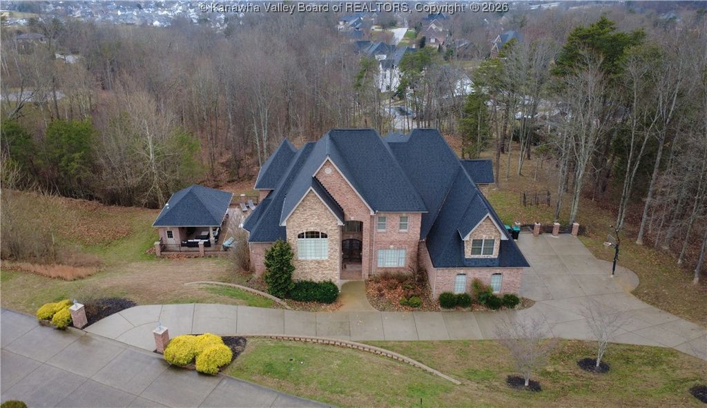 8004 Southridge Way, Hurricane, WV 25526