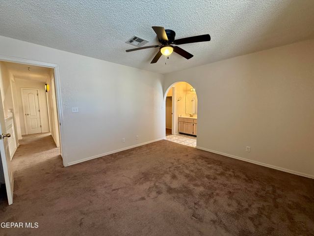 7404 LUZ DE LUMBRE Avenue, El Paso, TX 79912