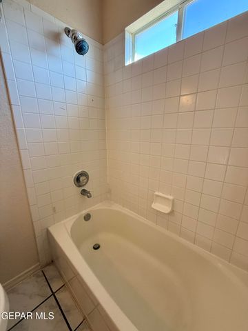 7404 LUZ DE LUMBRE Avenue, El Paso, TX 79912