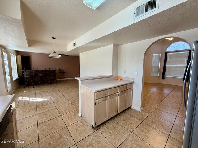 7404 LUZ DE LUMBRE Avenue, El Paso, TX 79912