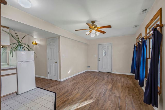 1323 S Roselle Road, Schaumburg, IL 60193