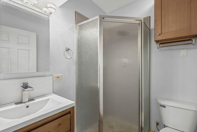 1323 S Roselle Road, Schaumburg, IL 60193