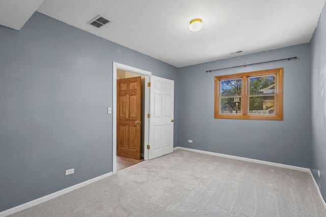 1323 S Roselle Road, Schaumburg, IL 60193