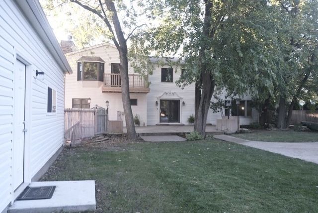 1323 S Roselle Road, Schaumburg, IL 60193