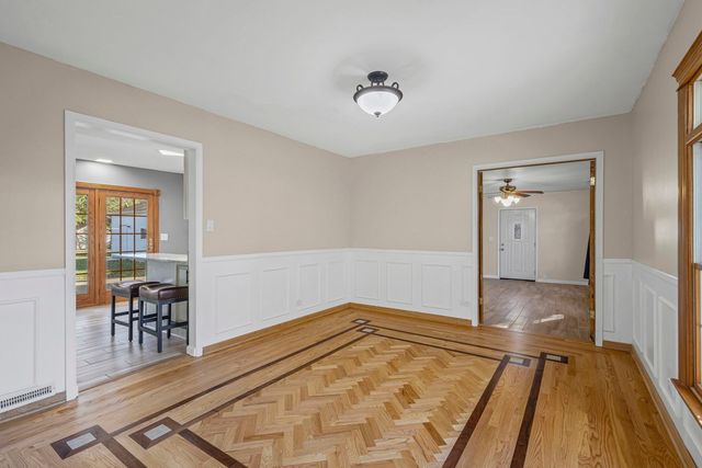 1323 S Roselle Road, Schaumburg, IL 60193