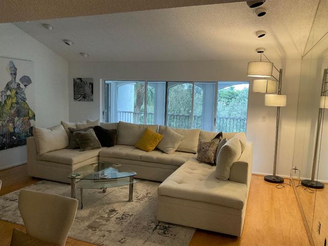 7370 Orangewood Lane 303, Boca Raton, FL 33433