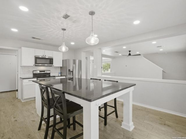 5 Sulfur Cyn, San Antonio, TX 78247