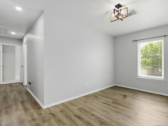 5 Sulfur Cyn, San Antonio, TX 78247