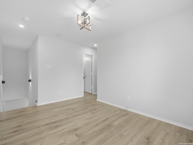 5 Sulfur Cyn, San Antonio, TX 78247