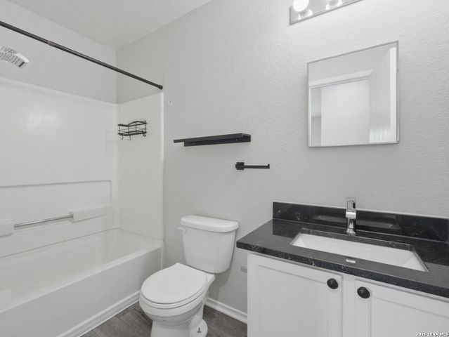 5 Sulfur Cyn, San Antonio, TX 78247