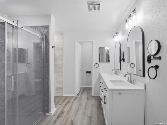5 Sulfur Cyn, San Antonio, TX 78247