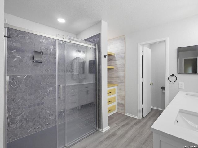 5 Sulfur Cyn, San Antonio, TX 78247