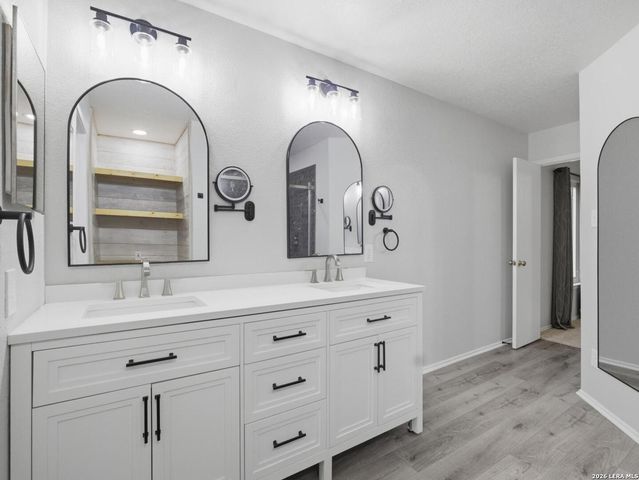 5 Sulfur Cyn, San Antonio, TX 78247