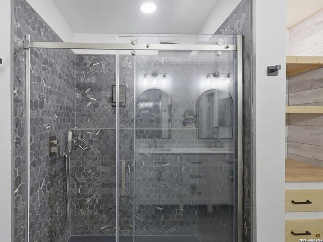 5 Sulfur Cyn, San Antonio, TX 78247