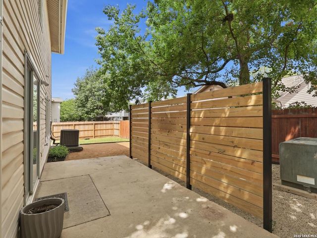 5 Sulfur Cyn, San Antonio, TX 78247