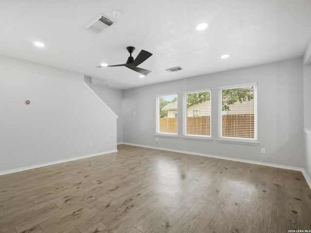 5 Sulfur Cyn, San Antonio, TX 78247