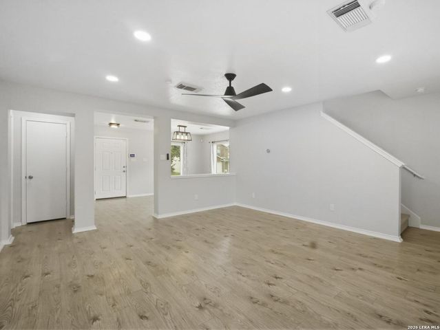 5 Sulfur Cyn, San Antonio, TX 78247