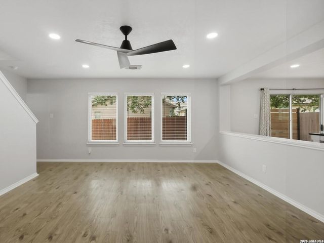5 Sulfur Cyn, San Antonio, TX 78247