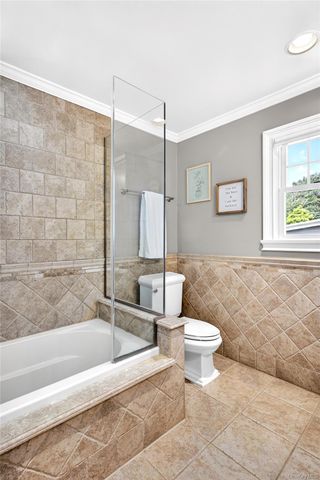 7 Fairview Avenue, Port Washington, NY 11050
