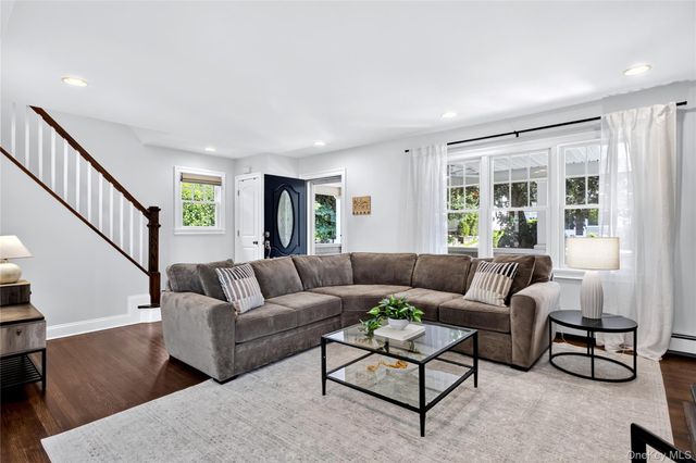 7 Fairview Avenue, Port Washington, NY 11050
