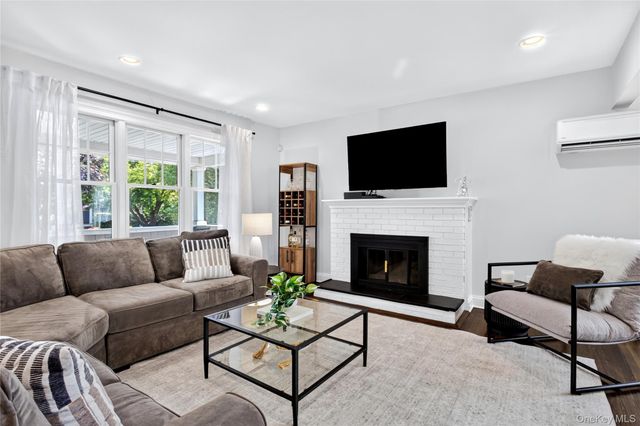 7 Fairview Avenue, Port Washington, NY 11050