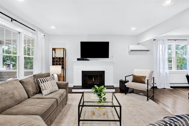 7 Fairview Avenue, Port Washington, NY 11050
