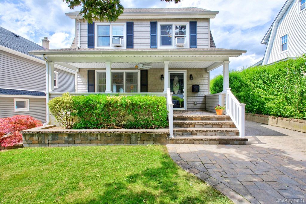 7 Fairview Avenue, Port Washington, NY 11050