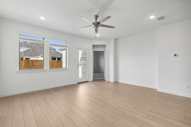 916 Dahlia Drive, Lavon, TX 75166