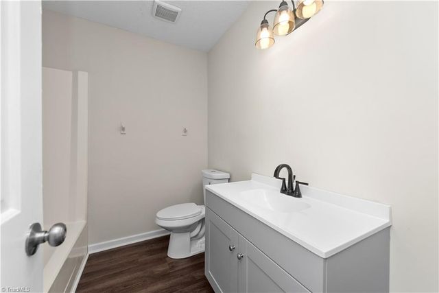 1311 Meadowview W Road H, Greensboro, NC 27403