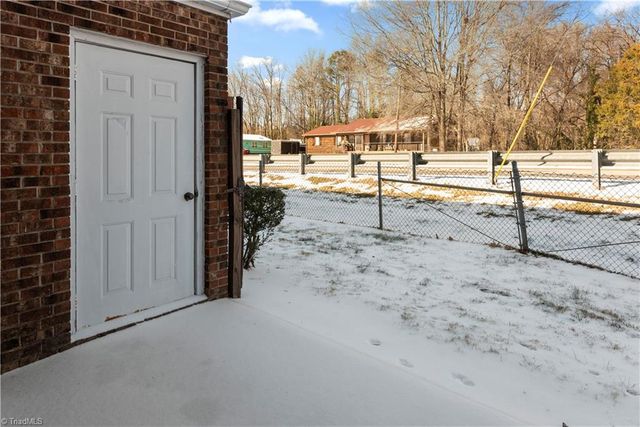 1311 Meadowview W Road H, Greensboro, NC 27403