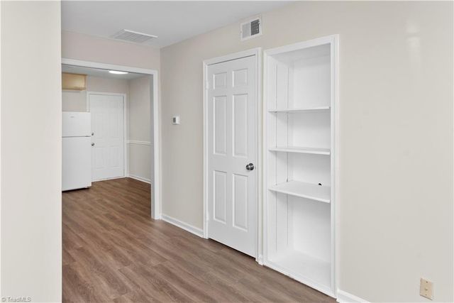 1311 Meadowview W Road H, Greensboro, NC 27403