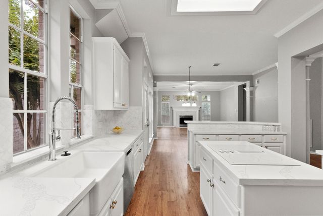 42 Vista Cove Drive, The Woodlands, TX 77381